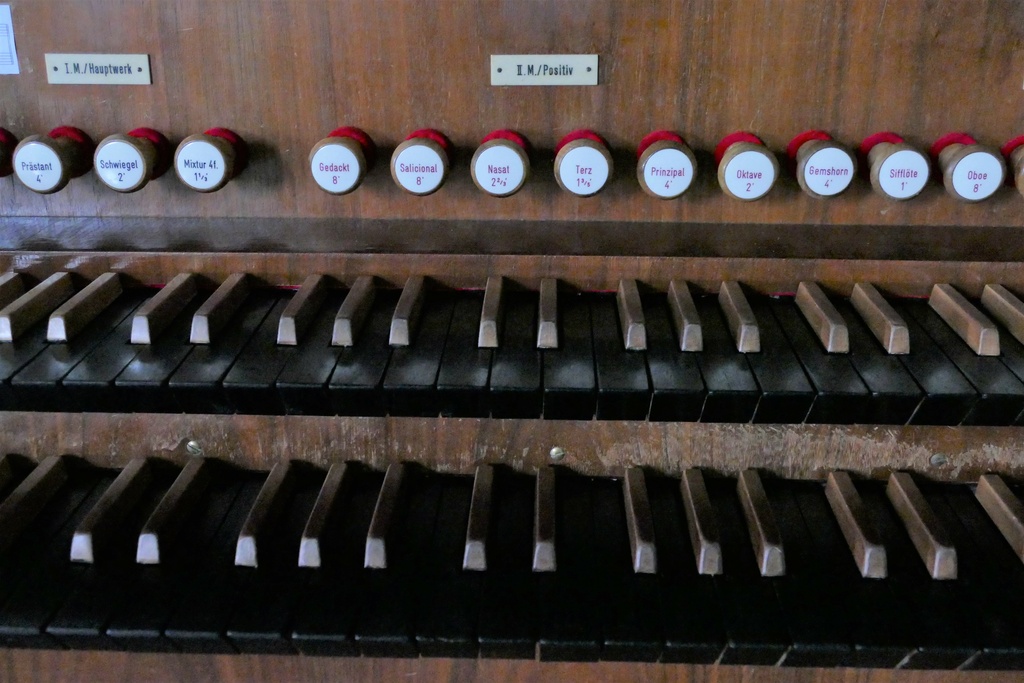 Spieltisch der Steinmeyer-Orgel